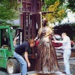 Installation of the bronze statue by sculptor Thomas Jay Warren, October 2002 Installation of the bronze statue by sculptor Thomas Jay Warren, October 2002